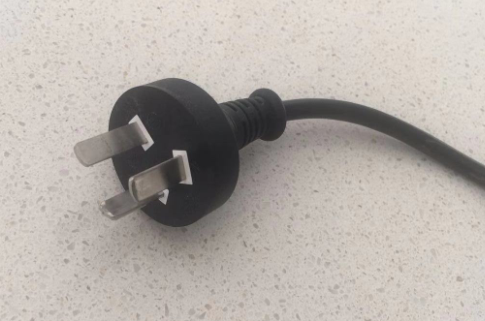 消防主机接主电是否可以用插头？